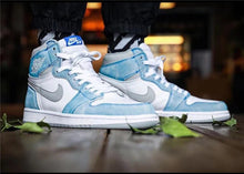 Load image into Gallery viewer, Air Jordan 1 'Hyper Royal'