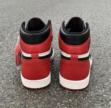 Load image into Gallery viewer, Jordan Retro 1 High Bred Toe