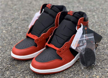 Load image into Gallery viewer, Air Jordan Retro 1 Varsity Red
