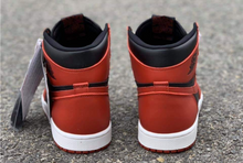 Load image into Gallery viewer, Air Jordan Retro 1 Varsity Red