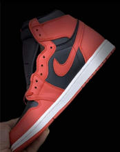 Load image into Gallery viewer, Air Jordan Retro 1 Varsity Red