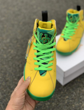 Load image into Gallery viewer, Air Jordan 7 Oregon Ducks PE