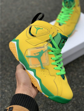 Load image into Gallery viewer, Air Jordan 7 Oregon Ducks PE