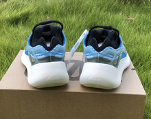 Load image into Gallery viewer, Yeezy 700 V3 Arzareth