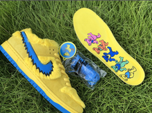 Load image into Gallery viewer, Grateful Dead X Nike SB Low 'Yellow'