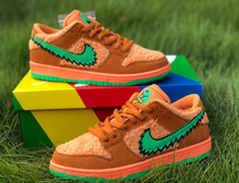 Load image into Gallery viewer, Grateful Dead X Nike SB Low 'Orange'