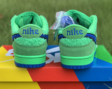 Load image into Gallery viewer, Grateful Dead X Nike SB Low 'Green'