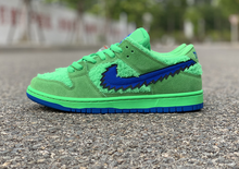Load image into Gallery viewer, Grateful Dead X Nike SB Low 'Green'