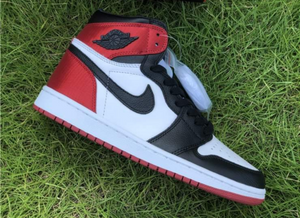 Air Jordan 1 Retro High Satin Black Toe