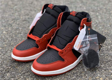 Load image into Gallery viewer, Air Jordan Retro 1 Varsity Red
