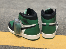 Load image into Gallery viewer, Jordan Retro 1 High Pine Green
