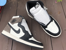 Load image into Gallery viewer, Air Jordan Retro 1 OG &#39;Dark Mocha&#39;
